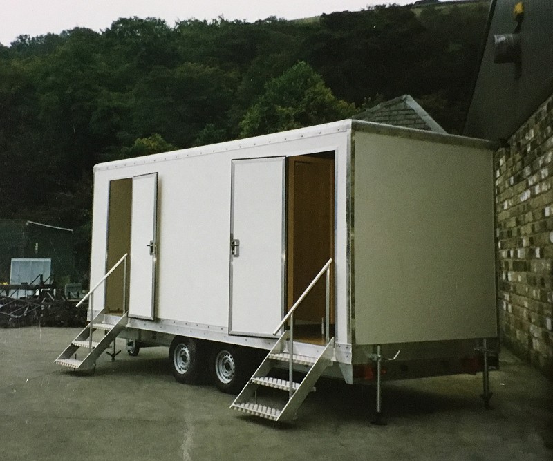 re-circ toilet trailer